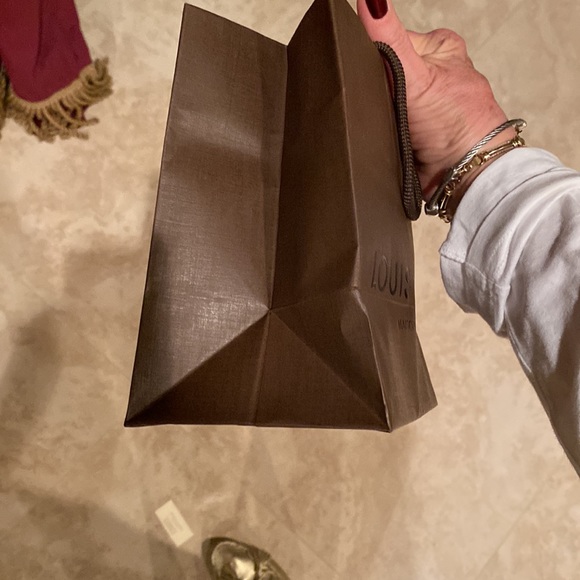 7” x 9” x 4.5” clean. Excellent condition. Smoke and pet free home - Picture 5 of 6